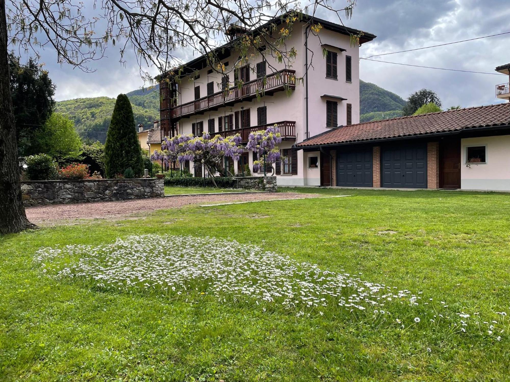 Dimora Fiorita Senior My Holiday Home Varallo Exterior foto